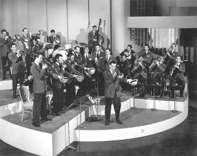 Glenn Miller Orchestra: In The Christmas Mood